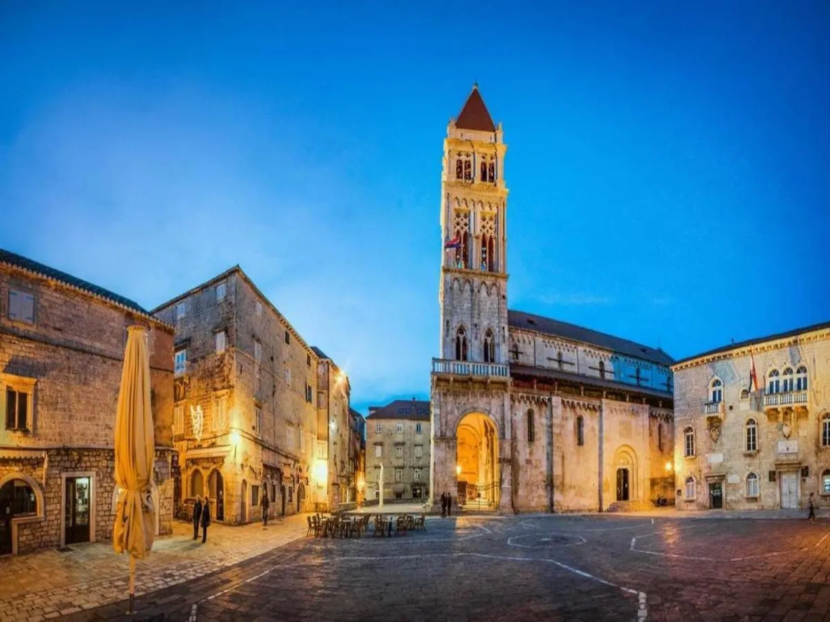 Apartment Azzura Trogir