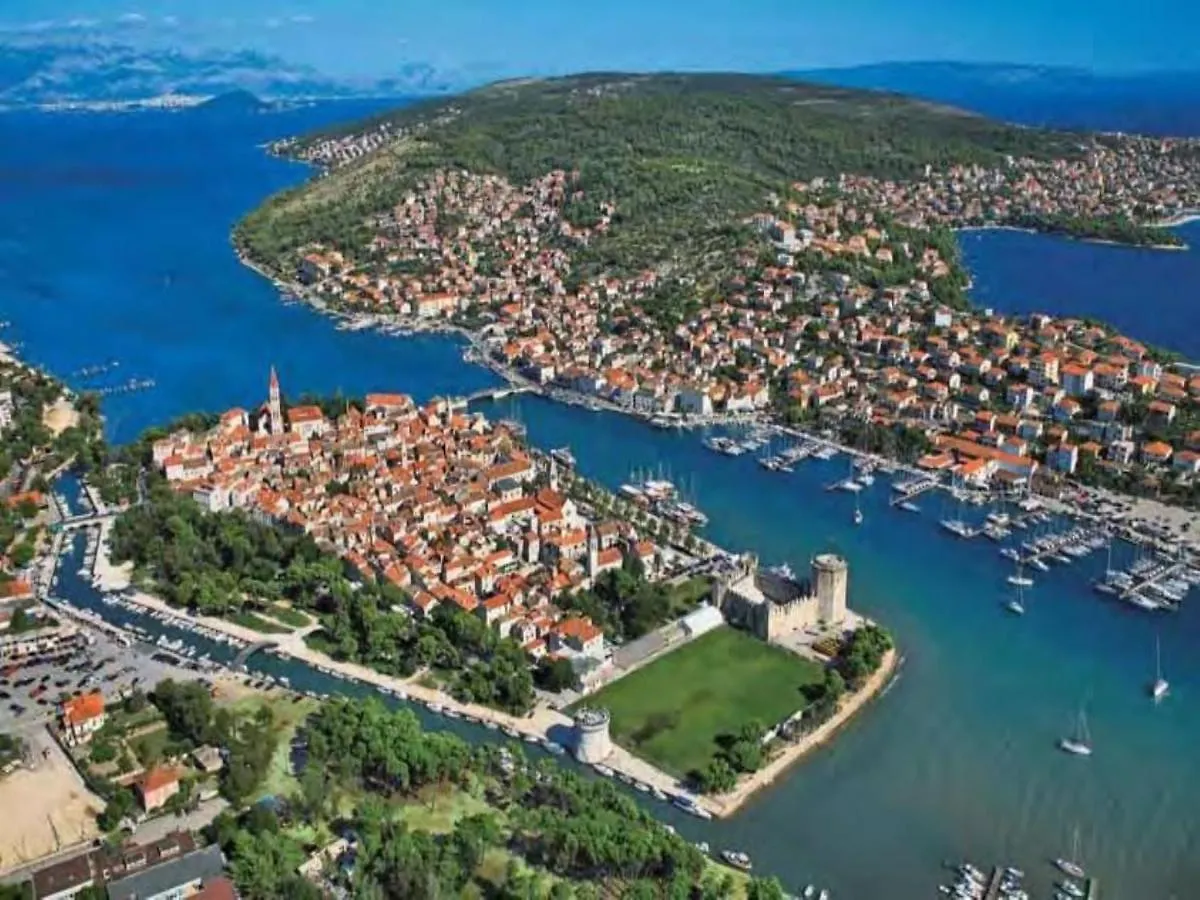 Apartment Azzura Trogir 0*,